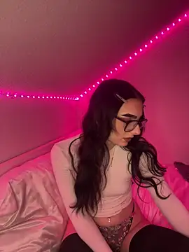 Snapshot of AdelinaAlia chatting on 3, 12, 2025 AdelinaAlia online show from 3, 12, 2025