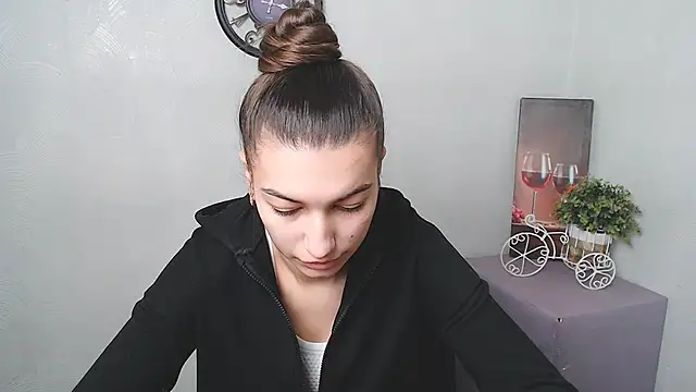 KarolinaRosse  online show from 19, 2, 2025