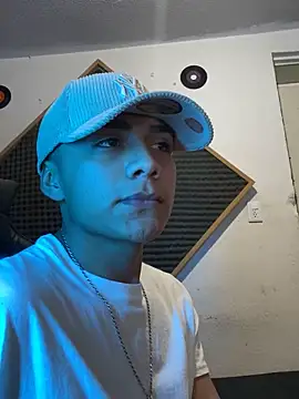 SkinnyHot444 online show from 2, 2, 2025