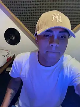 SkinnyHot444 online show from 8, 2, 2025