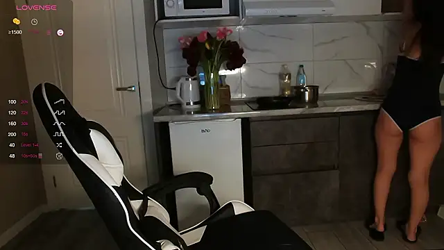 Snapshot of dragon_princesss chatting on 8, 3, 2026 dragon princesss online show from 8, 3, 2026