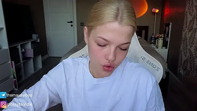 Maya Rave online show from 23, 4, 2026