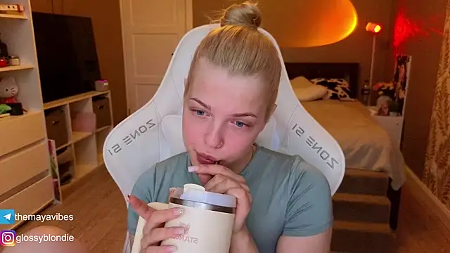 Maya Rave online show from 24, 4, 2026