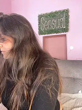 Snapshot of PoliBenett_ chatting on 6, 1, 2025 PoliBenett online show from 6, 1, 2025