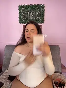 Snapshot of PoliBenett_ chatting on 10, 1, 2025 PoliBenett online show from 10, 1, 2025