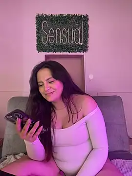 Snapshot of PoliBenett_ chatting on 10, 1, 2025 PoliBenett online show from 10, 1, 2025