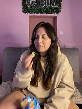 Snapshot of PoliBenett_ chatting on 14, 1, 2025 PoliBenett online show from 14, 1, 2025