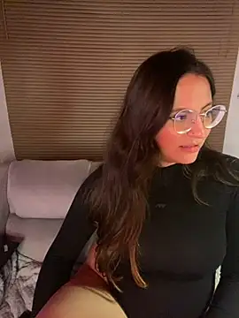 Snapshot of PoliBenett_ chatting on 2, 2, 2025 PoliBenett online show from 2, 2, 2025