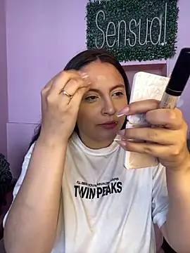 Snapshot of PoliBenett_ chatting on 2, 2, 2025 PoliBenett online show from 2, 2, 2025