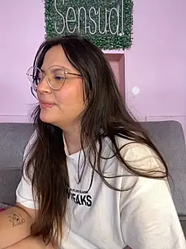 Snapshot of PoliBenett_ chatting on 2, 2, 2025 PoliBenett online show from 2, 2, 2025