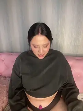 Snapshot of PoliBenett_ chatting on 5, 3, 2025 PoliBenett online show from 5, 3, 2025