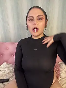 Snapshot of PoliBenett_ chatting on 6, 3, 2025 PoliBenett online show from 6, 3, 2025