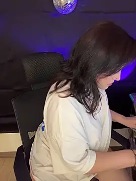 Snapshot of PoliBenett_ chatting on 5, 11, 2025 PoliBenett online show from 5, 11, 2025