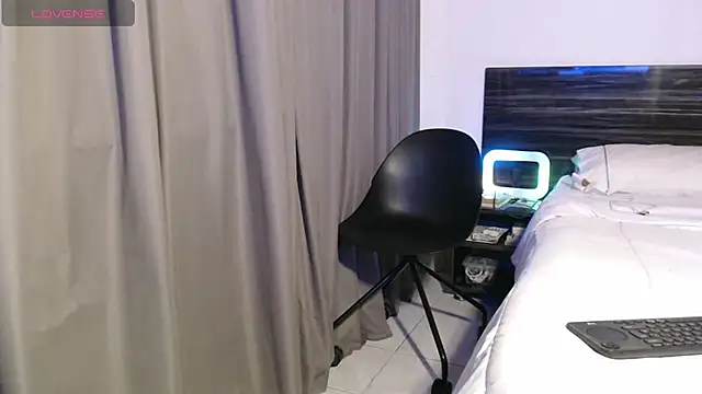 Snapshot of FaustoCock chatting on 4, 12, 2025 FaustoCock online show from 4, 12, 2025