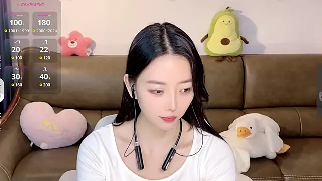 Snapshot of Yilin1999 chatting on 29, 12, 2024 Yilin1999 online show from 29, 12, 2024