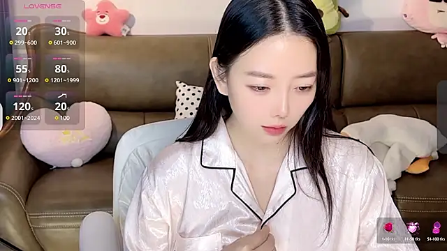 Snapshot of Yilin1999 chatting on 18, 1, 2025 Yilin1999 online show from 18, 1, 2025