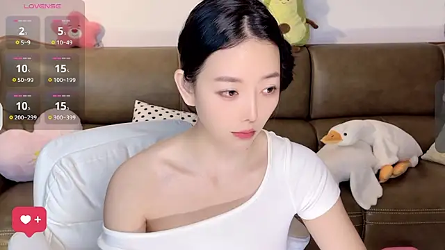 Snapshot of Yilin1999 chatting on 8, 3, 2025 Yilin1999 online show from 8, 3, 2025