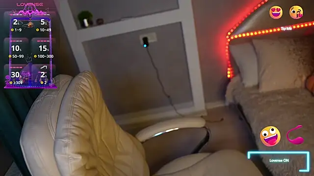 Snapshot of LisaElfy chatting on 9, 10, 2025 LisaElfy online show from 9, 10, 2025