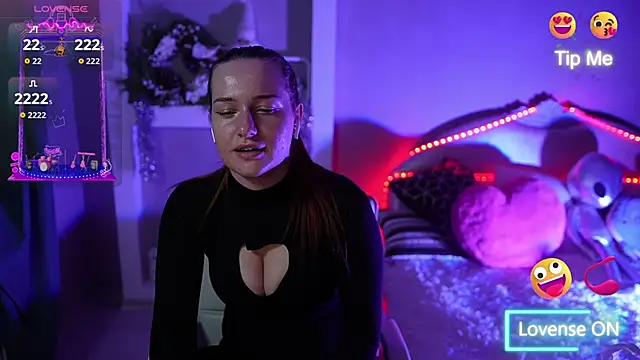 Snapshot of LisaElfy chatting on 18, 12, 2025 LisaElfy online show from 18, 12, 2025