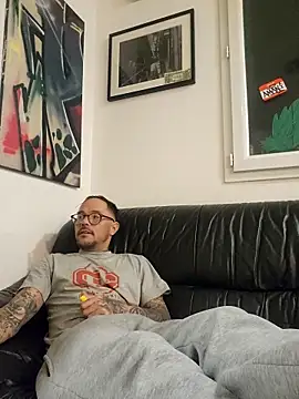 Snapshot of mileflav0r chatting on 5, 12, 2025 mileflav0r online show from 5, 12, 2025