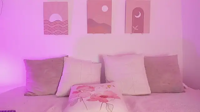 Mia Heartt online show from 3, 1, 2025