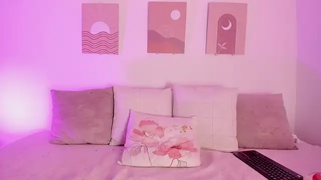 Mia Heartt online show from 9, 1, 2025