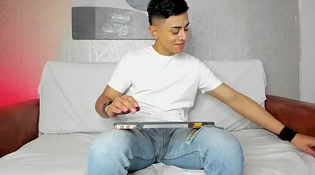 Lucii fer  online show from 19, 3, 2025