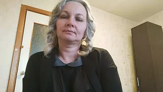 Snapshot of EdithManning chatting on 5, 5, 2026 EdithManning online show from 5, 5, 2026