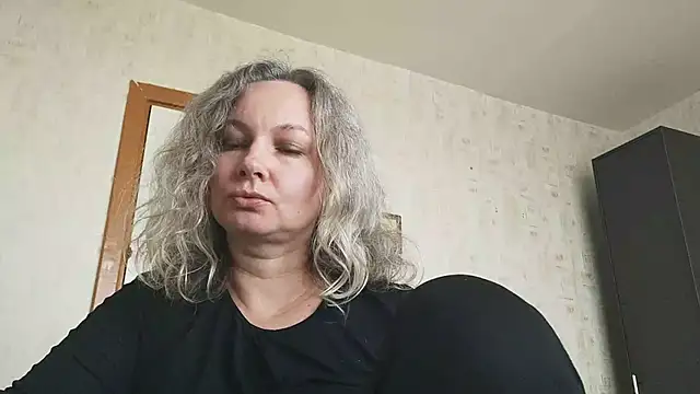 Snapshot of EdithManning chatting on 7, 5, 2026 EdithManning online show from 7, 5, 2026