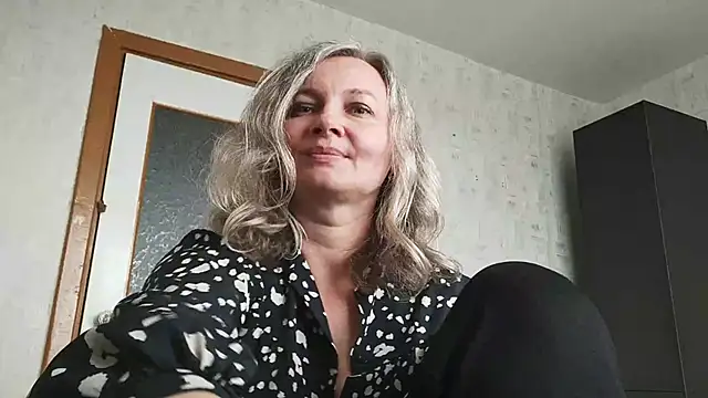 Snapshot of EdithManning chatting on 9, 5, 2026 EdithManning online show from 9, 5, 2026
