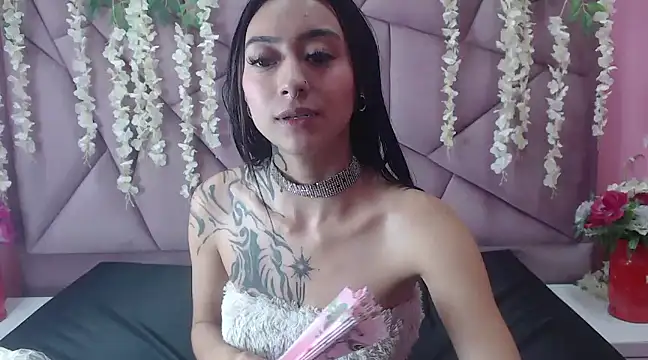 Miaa Thopmson online show from 25, 2, 2025