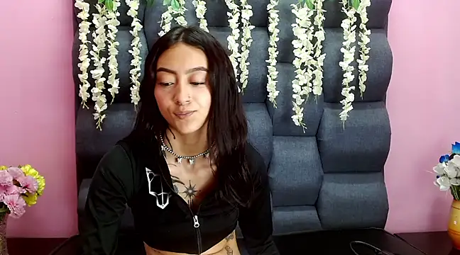 Miaa Thopmson online show from 6, 3, 2025