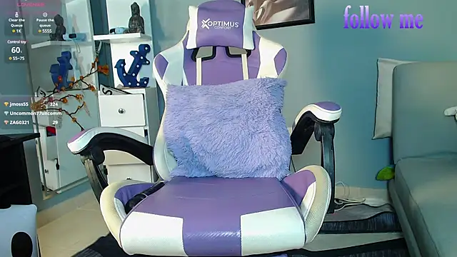 zoey-fox online show from 13, 3, 2025