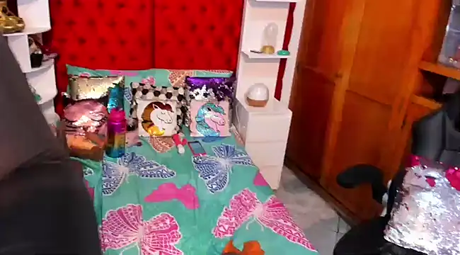 larafoxter online show from 13, 12, 2024