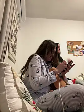 Snapshot of daniniescobarr chatting on 6, 3, 2026 daniniescobarr online show from 6, 3, 2026