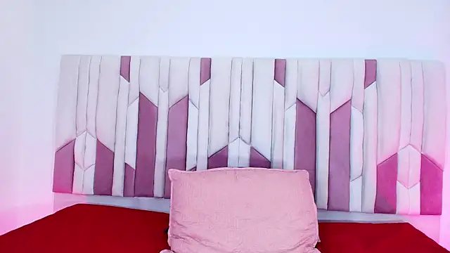 mia stanfort online show from 22, 9, 2025