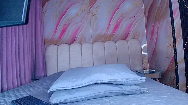 mia stanfort online show from 20, 4, 2026