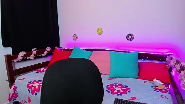  Moon Johnson online show from 18, 9, 2025