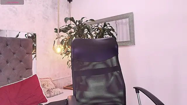 maddy cooper  online show from 29, 12, 2024