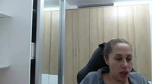 RoxanaLove9 online show from 13, 2, 2025