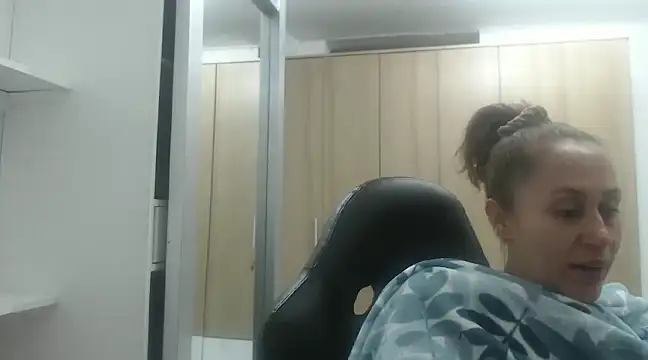 RoxanaLove9 online show from 20, 2, 2025