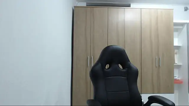 RoxanaLove9 online show from 24, 4, 2026