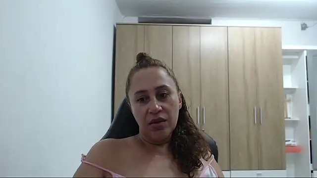 RoxanaLove9 online show from 28, 4, 2026