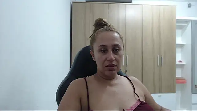 RoxanaLove9 online show from 12, 5, 2026