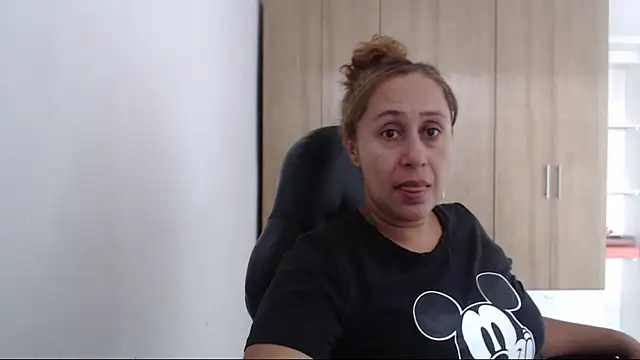 RoxanaLove9 online show from 4, 7, 2026