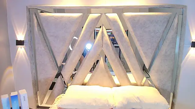 Annie9  online show from 5, 10, 2025