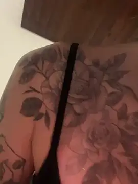 hotskinny1 online show from 10, 3, 2025