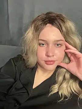 KikiWatson online show from 29, 12, 2024