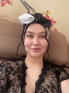 KikiWatson online show from 28, 2, 2025