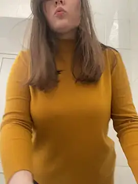 Snapshot of Topvi_ chatting on 13, 12, 2024 Topvi online show from 13, 12, 2024